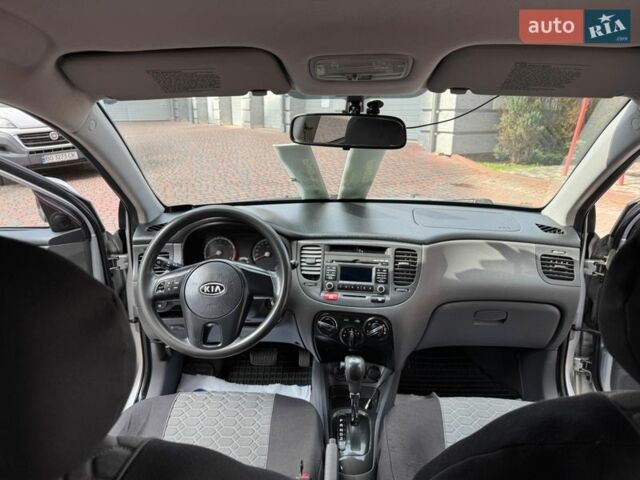 Серый Киа Рио, объемом двигателя 1.4 л и пробегом 227 тыс. км за 6850 $, фото 68 на Automoto.ua