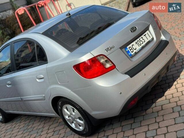 Серый Киа Рио, объемом двигателя 1.4 л и пробегом 227 тыс. км за 6750 $, фото 155 на Automoto.ua