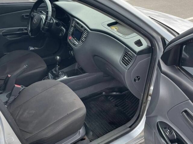 Серый Киа Рио, объемом двигателя 1.5 л и пробегом 470 тыс. км за 3000 $, фото 9 на Automoto.ua