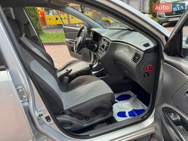 Серый Киа Рио, объемом двигателя 1.4 л и пробегом 227 тыс. км за 6750 $, фото 61 на Automoto.ua