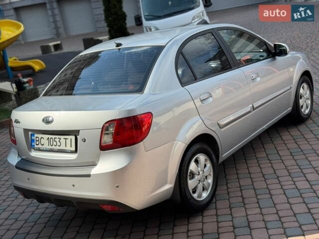 Серый Киа Рио, объемом двигателя 1.4 л и пробегом 227 тыс. км за 6750 $, фото 6 на Automoto.ua