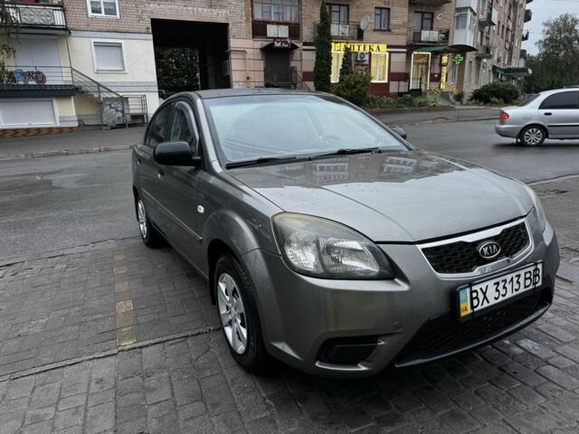 Серый Киа Рио, объемом двигателя 1.4 л и пробегом 200 тыс. км за 3593 $, фото 6 на Automoto.ua