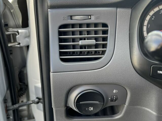 Сірий Кіа Ріо, об'ємом двигуна 1.4 л та пробігом 219 тис. км за 4500 $, фото 20 на Automoto.ua