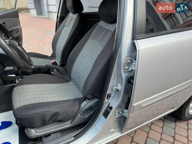 Серый Киа Рио, объемом двигателя 1.4 л и пробегом 227 тыс. км за 6750 $, фото 94 на Automoto.ua