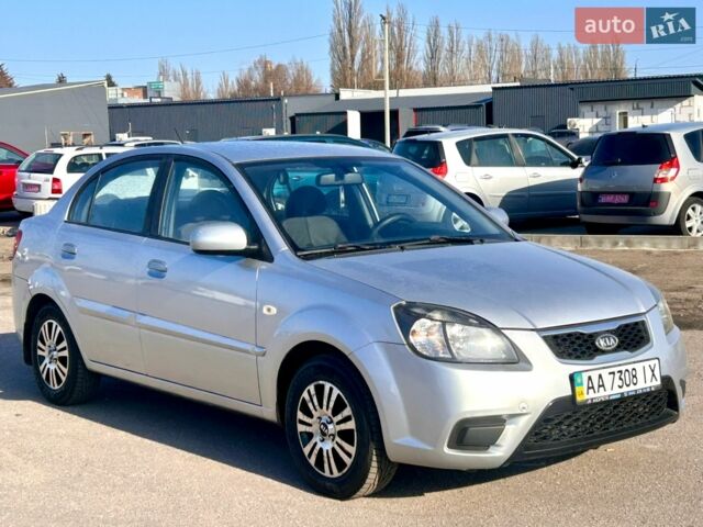 Сірий Кіа Ріо, об'ємом двигуна 1.5 л та пробігом 190 тис. км за 5800 $, фото 1 на Automoto.ua