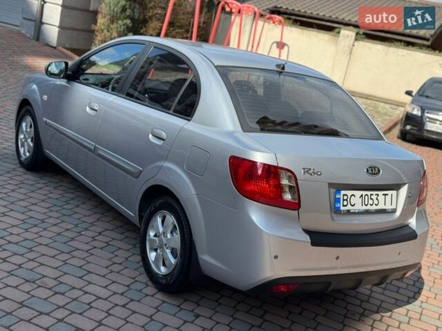 Серый Киа Рио, объемом двигателя 1.4 л и пробегом 227 тыс. км за 6750 $, фото 7 на Automoto.ua