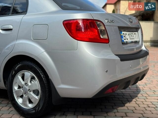 Серый Киа Рио, объемом двигателя 1.4 л и пробегом 227 тыс. км за 6850 $, фото 157 на Automoto.ua