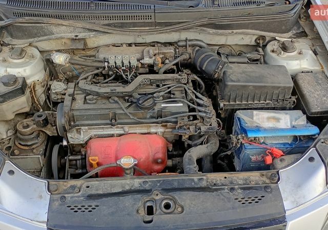 Серый Киа Рио, объемом двигателя 1.4 л и пробегом 301 тыс. км за 3700 $, фото 4 на Automoto.ua