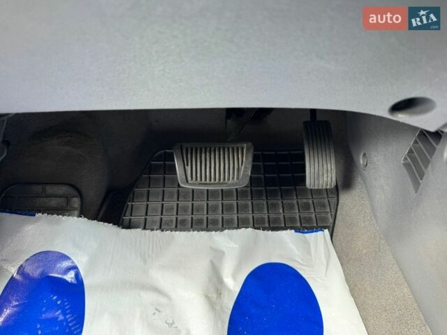 Серый Киа Рио, объемом двигателя 1.4 л и пробегом 227 тыс. км за 6850 $, фото 81 на Automoto.ua