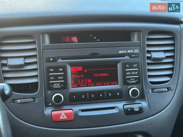 Серый Киа Рио, объемом двигателя 1.4 л и пробегом 227 тыс. км за 6750 $, фото 54 на Automoto.ua