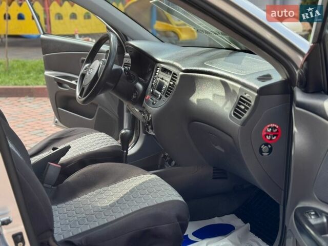 Серый Киа Рио, объемом двигателя 1.4 л и пробегом 227 тыс. км за 6750 $, фото 50 на Automoto.ua