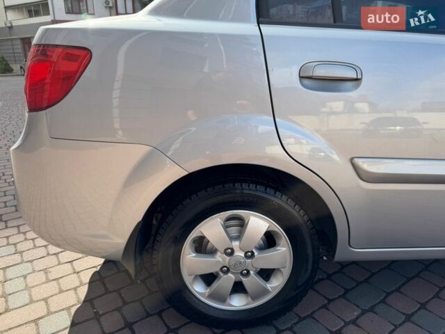 Серый Киа Рио, объемом двигателя 1.4 л и пробегом 227 тыс. км за 6850 $, фото 146 на Automoto.ua