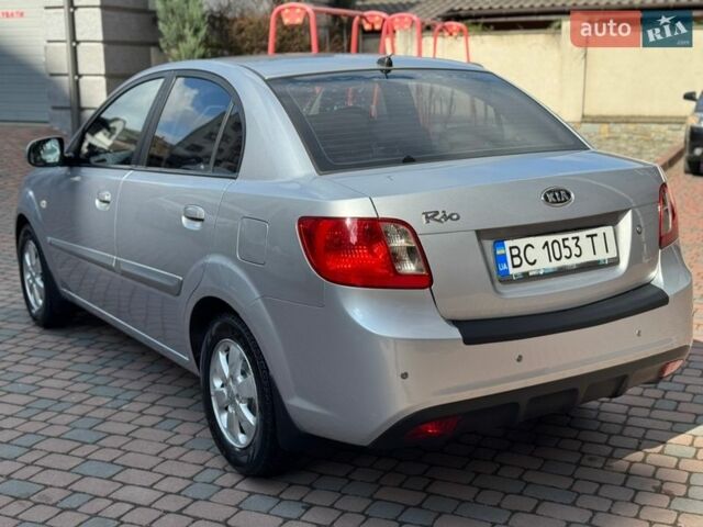Серый Киа Рио, объемом двигателя 1.4 л и пробегом 227 тыс. км за 6850 $, фото 188 на Automoto.ua