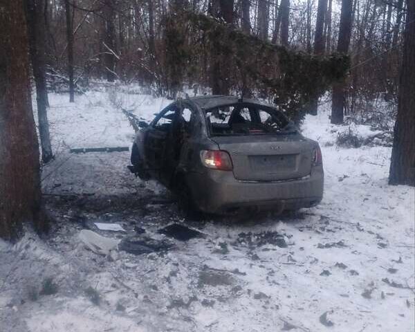 Серый Киа Рио, объемом двигателя 1.5 л и пробегом 350 тыс. км за 2300 $, фото 3 на Automoto.ua