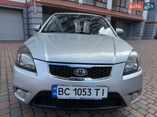 Серый Киа Рио, объемом двигателя 1.4 л и пробегом 227 тыс. км за 6750 $, фото 120 на Automoto.ua