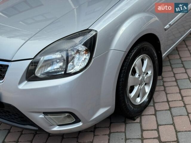 Серый Киа Рио, объемом двигателя 1.4 л и пробегом 227 тыс. км за 6850 $, фото 175 на Automoto.ua