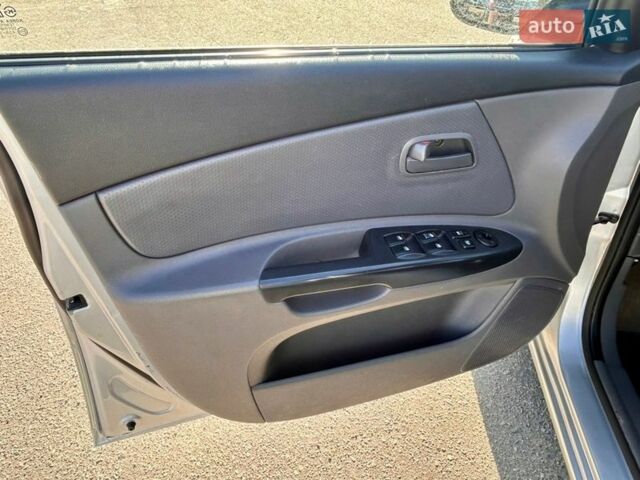 Сірий Кіа Ріо, об'ємом двигуна 1.5 л та пробігом 190 тис. км за 5800 $, фото 14 на Automoto.ua