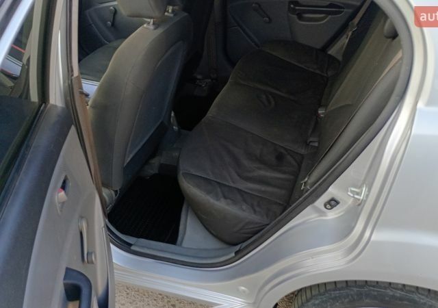 Серый Киа Рио, объемом двигателя 1.4 л и пробегом 301 тыс. км за 3700 $, фото 5 на Automoto.ua