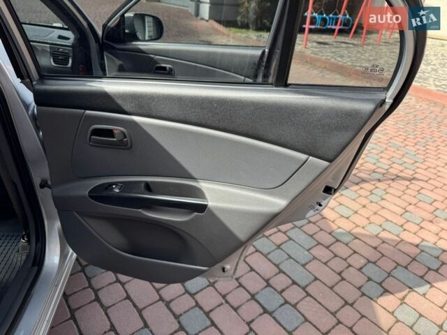 Серый Киа Рио, объемом двигателя 1.4 л и пробегом 227 тыс. км за 6850 $, фото 29 на Automoto.ua