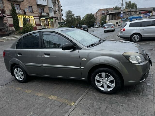 Серый Киа Рио, объемом двигателя 1.4 л и пробегом 200 тыс. км за 3593 $, фото 5 на Automoto.ua