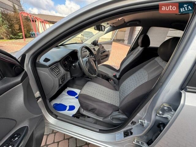 Серый Киа Рио, объемом двигателя 1.4 л и пробегом 227 тыс. км за 6850 $, фото 71 на Automoto.ua
