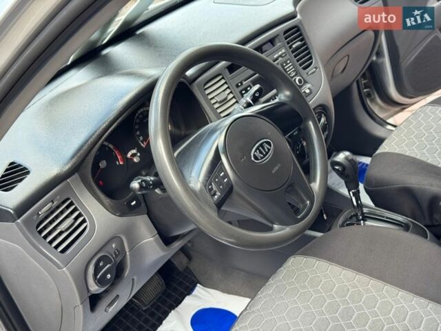 Серый Киа Рио, объемом двигателя 1.4 л и пробегом 227 тыс. км за 6750 $, фото 91 на Automoto.ua