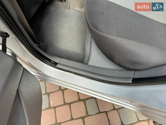 Серый Киа Рио, объемом двигателя 1.4 л и пробегом 227 тыс. км за 6850 $, фото 40 на Automoto.ua