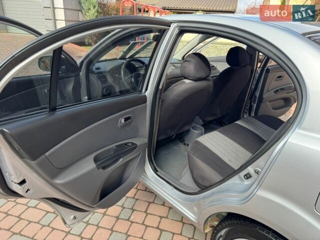 Серый Киа Рио, объемом двигателя 1.4 л и пробегом 227 тыс. км за 6850 $, фото 45 на Automoto.ua