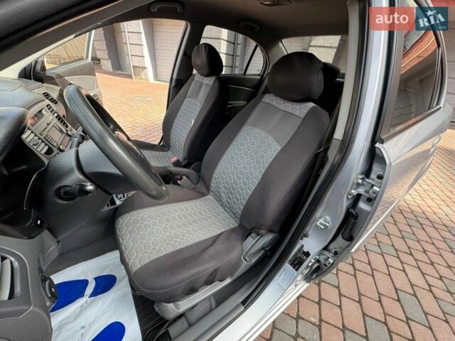 Серый Киа Рио, объемом двигателя 1.4 л и пробегом 227 тыс. км за 6850 $, фото 70 на Automoto.ua