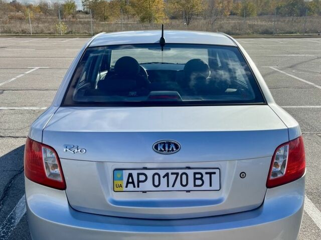 Сірий Кіа Ріо, об'ємом двигуна 1.4 л та пробігом 219 тис. км за 4500 $, фото 9 на Automoto.ua