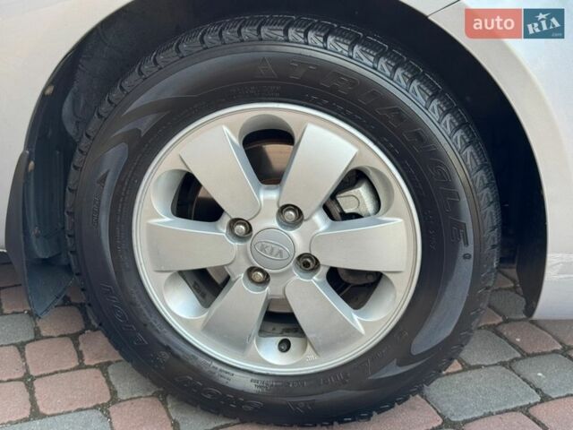 Серый Киа Рио, объемом двигателя 1.4 л и пробегом 227 тыс. км за 6850 $, фото 113 на Automoto.ua