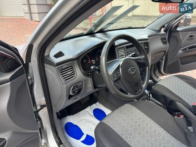 Серый Киа Рио, объемом двигателя 1.4 л и пробегом 227 тыс. км за 6850 $, фото 93 на Automoto.ua