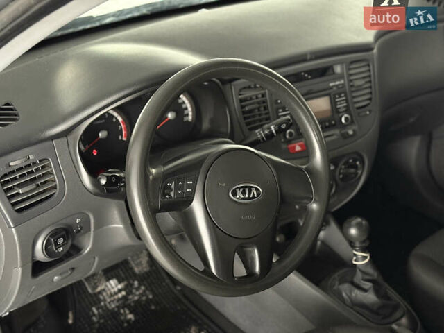 Серый Киа Рио, объемом двигателя 1.4 л и пробегом 99 тыс. км за 5500 $, фото 19 на Automoto.ua