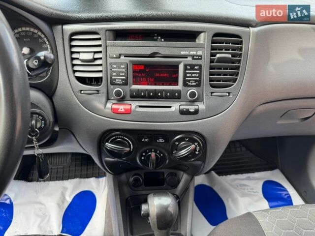 Серый Киа Рио, объемом двигателя 1.4 л и пробегом 227 тыс. км за 6850 $, фото 82 на Automoto.ua