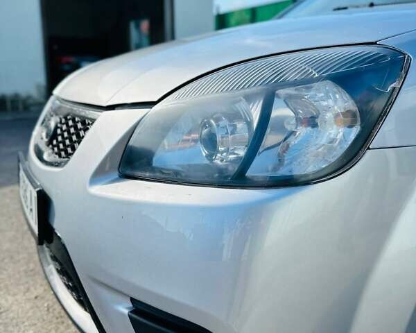 Серый Киа Рио, объемом двигателя 1.4 л и пробегом 140 тыс. км за 5800 $, фото 29 на Automoto.ua