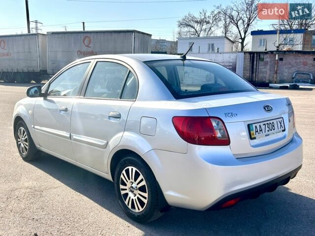 Сірий Кіа Ріо, об'ємом двигуна 1.5 л та пробігом 190 тис. км за 5800 $, фото 4 на Automoto.ua