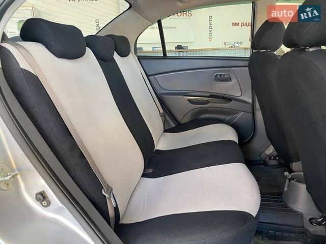 Серый Киа Рио, объемом двигателя 1.4 л и пробегом 98 тыс. км за 5990 $, фото 28 на Automoto.ua