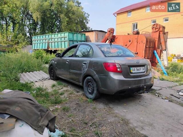Серый Киа Рио, объемом двигателя 1.5 л и пробегом 350 тыс. км за 2300 $, фото 5 на Automoto.ua