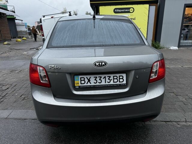 Серый Киа Рио, объемом двигателя 1.4 л и пробегом 200 тыс. км за 3593 $, фото 3 на Automoto.ua