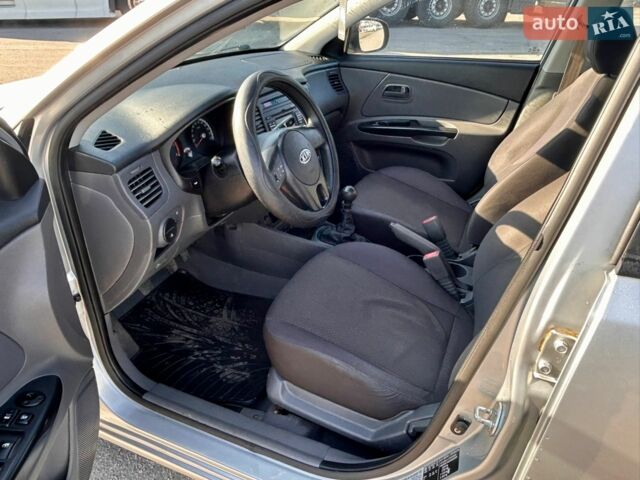 Сірий Кіа Ріо, об'ємом двигуна 1.5 л та пробігом 190 тис. км за 5800 $, фото 14 на Automoto.ua