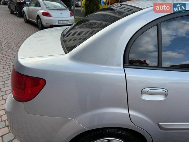 Серый Киа Рио, объемом двигателя 1.4 л и пробегом 227 тыс. км за 6850 $, фото 103 на Automoto.ua