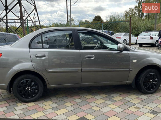 Киа Рио 2010 в Стрые на Automoto.ua Серый Киа Рио, объемом двигателя 1.4 л и пробегом 166 тыс. км за 3999 $, фото 7 на Automoto.ua