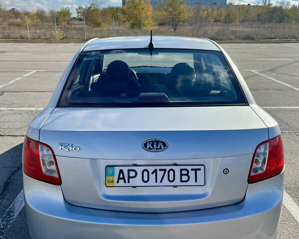 Серый Киа Рио, объемом двигателя 1.4 л и пробегом 219 тыс. км за 4500 $, фото 9 на Automoto.ua