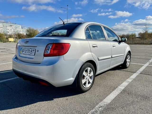 Сірий Кіа Ріо, об'ємом двигуна 1.4 л та пробігом 219 тис. км за 4500 $, фото 2 на Automoto.ua