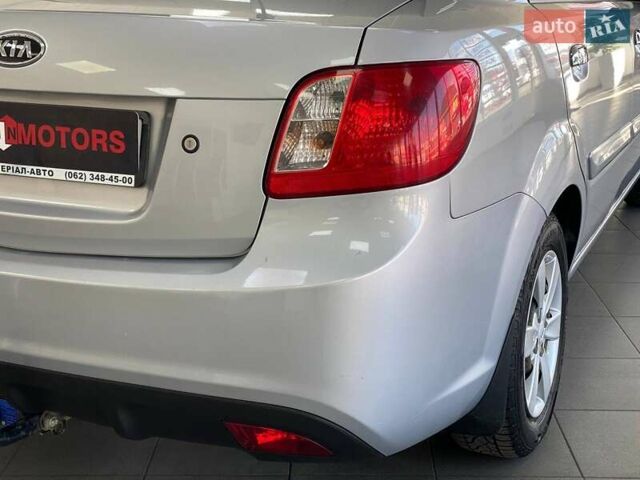 Серый Киа Рио, объемом двигателя 1.4 л и пробегом 98 тыс. км за 5990 $, фото 9 на Automoto.ua