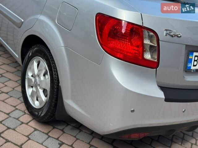 Серый Киа Рио, объемом двигателя 1.4 л и пробегом 227 тыс. км за 6850 $, фото 158 на Automoto.ua