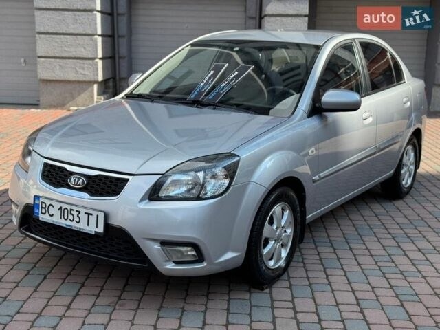 Серый Киа Рио, объемом двигателя 1.4 л и пробегом 227 тыс. км за 6850 $, фото 2 на Automoto.ua