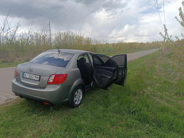 Серый Киа Рио, объемом двигателя 1.3 л и пробегом 163 тыс. км за 4400 $, фото 1 на Automoto.ua