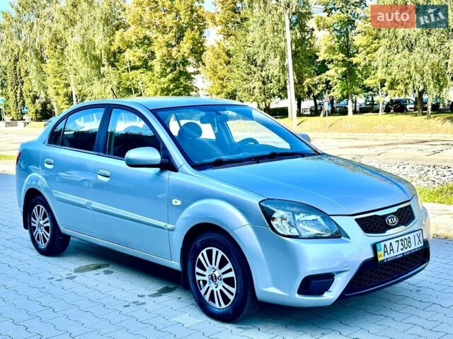 Серый Киа Рио, объемом двигателя 1.5 л и пробегом 190 тыс. км за 5800 $, фото 1 на Automoto.ua