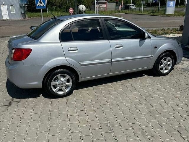 Серый Киа Рио, объемом двигателя 1.4 л и пробегом 201 тыс. км за 7000 $, фото 2 на Automoto.ua